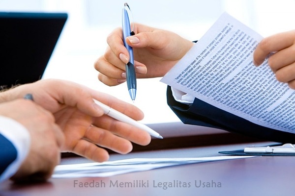 Faedah Memiliki Legalitas Usaha Proses penandatanganan berkas perizinan usaha