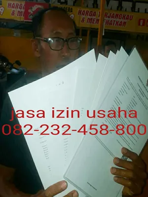 pelaku usaha umkm di sidoarjo selfi dengan legalitas usahanya